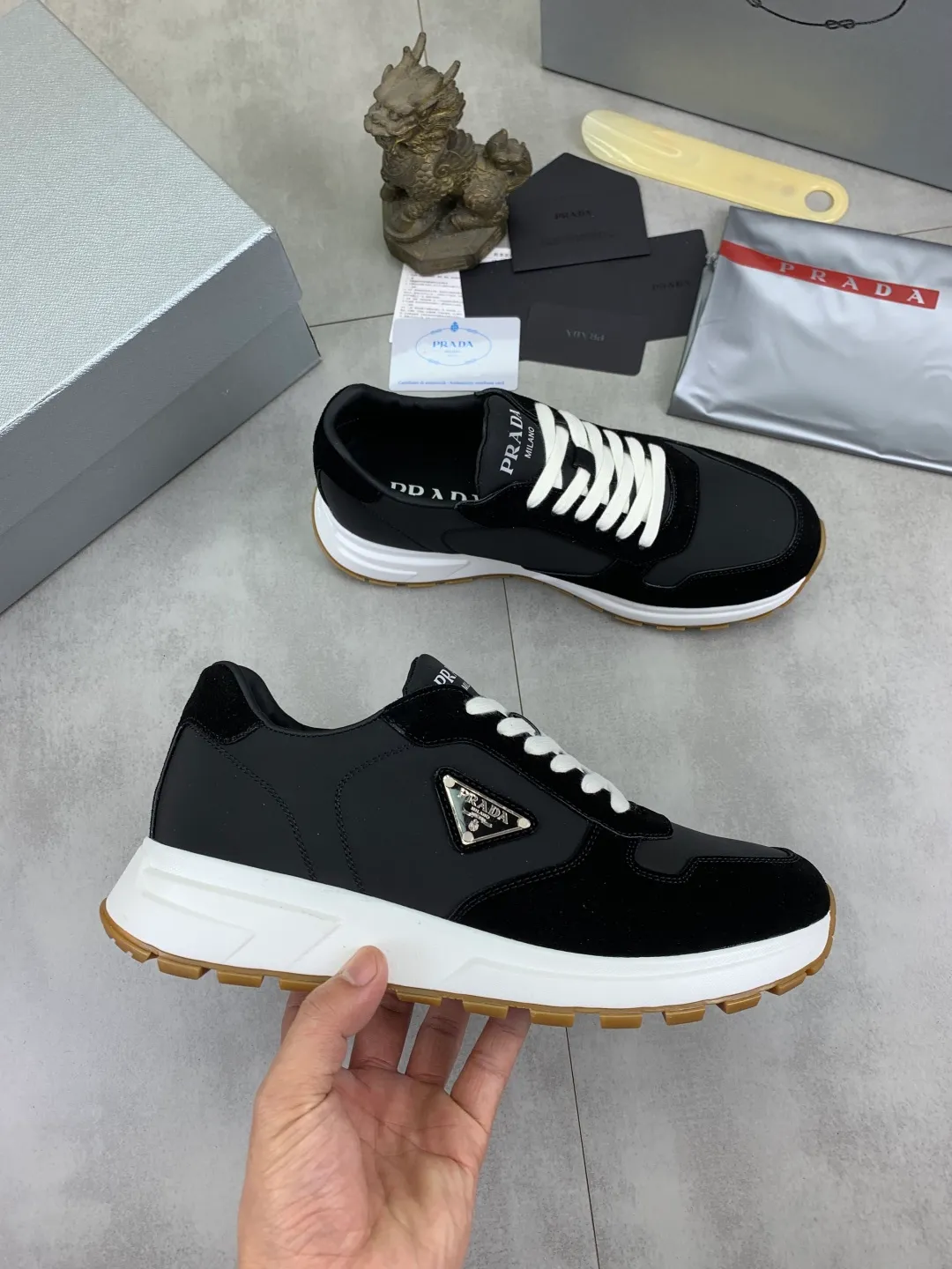 Men's shoes 💰P580💰 [New style] High version official website popular models are on the market, 🆘 The trendy brand (Prada) mainly promotes popular models, avant-garde and versatile fashionable men's shoes private version mold opening, cowhide surface splicing 1:1 replica... Fashion is simple, original imported cowhide and lining cowhide feet; the atmosphere and personality are more fashionable, eye-catching and pursuing class. It will subvert the old idea and be with you to spend time with you. A must-have for fashionistas! Must keep for yourself ! High-end comfort, high-end quality workmanship. Size: 38-45; multiple colors available.